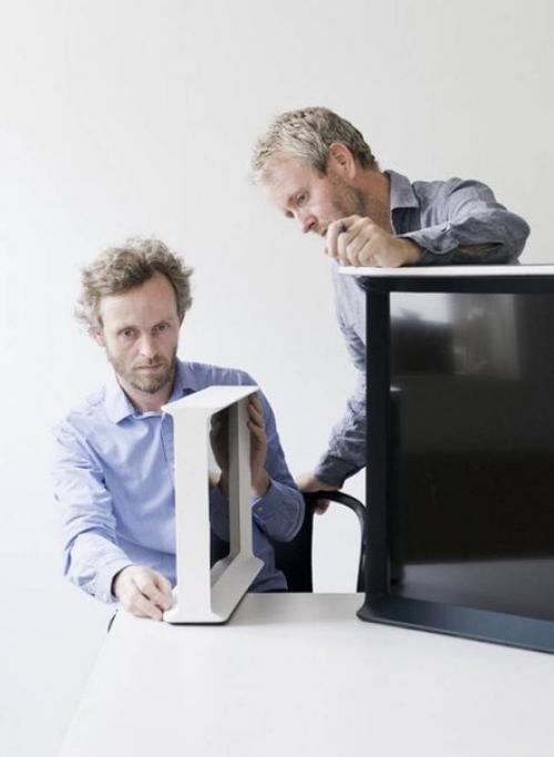 Serif Samsung - дизайнерский телевизор - полка.

