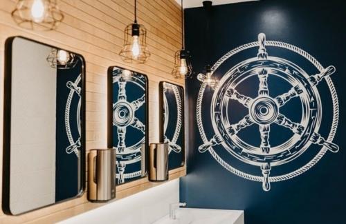 В зале международных воздушных линий аэропорта Пулково открылся бизнес - салон проекта Остров Фортов. 02