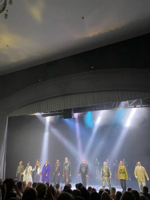 В августе я побывала в московском театре Модерн на спектакле понты. 05