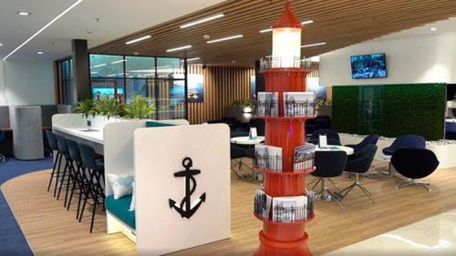 В зале международных воздушных линий аэропорта Пулково открылся бизнес - салон проекта Остров Фортов. 04