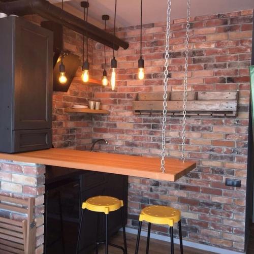 Нога!  Чья!  - Барной стойки. 04