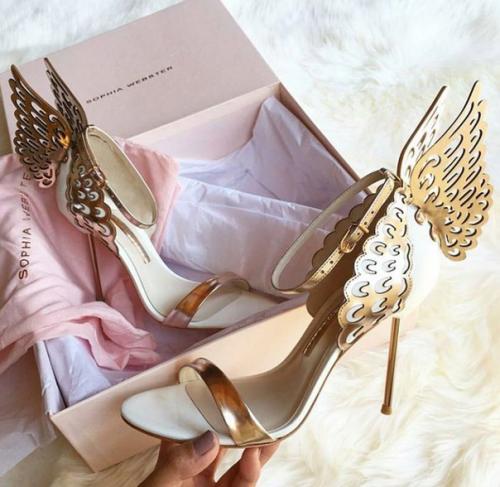 Цвет (цвет солнца), символизирует тепло, солнечный свет, сияние, богатство, красоту, славу, победу, мудрость, опыт. 01