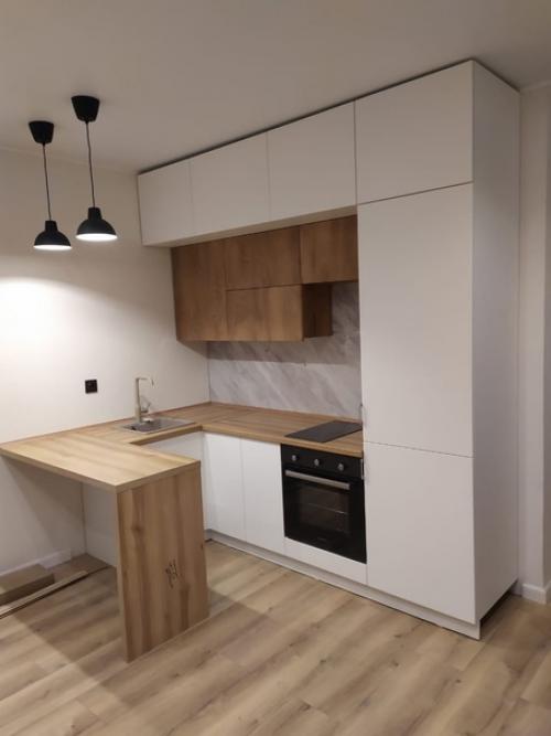 Нога!  Чья!  - Барной стойки. 01