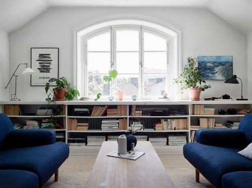 Скандинавский интерьер с яркими акцентами и внутренними окнами //01. 01