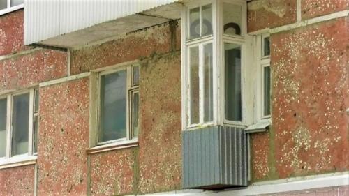 Необычный балкон урайскую пятиэтажку прославил.