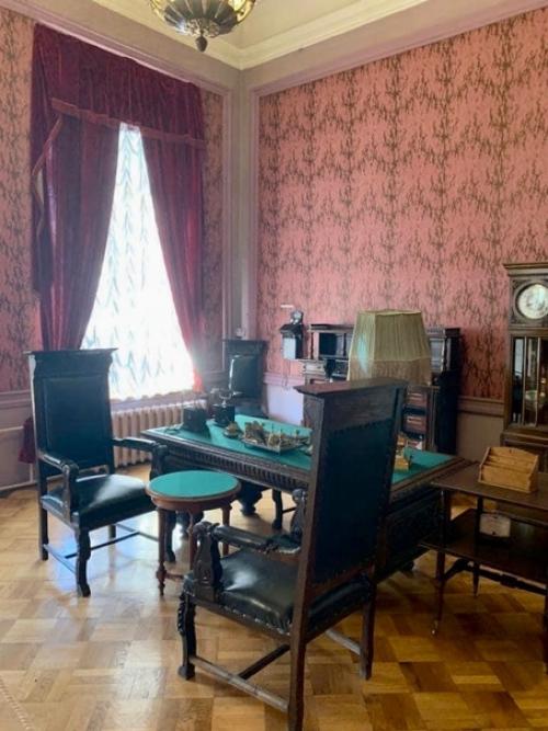 Живаяистория прогулкипогороду комуинтересно. 03