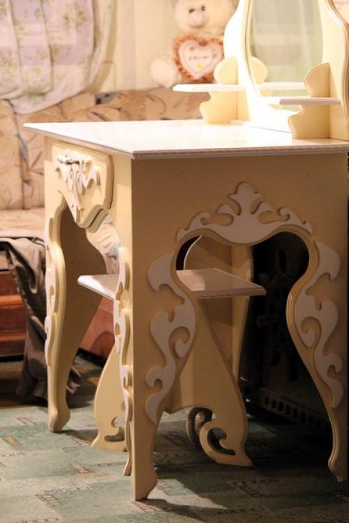 Элегантный туалетный столик ручной роботы, выполненный в классическом стиле. 07