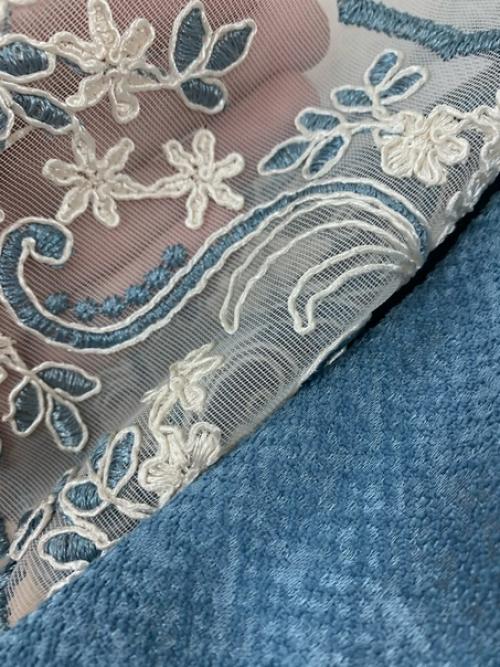 Интерьер гостиной в московской квартире оформлен в традиционном классическом стиле. 01