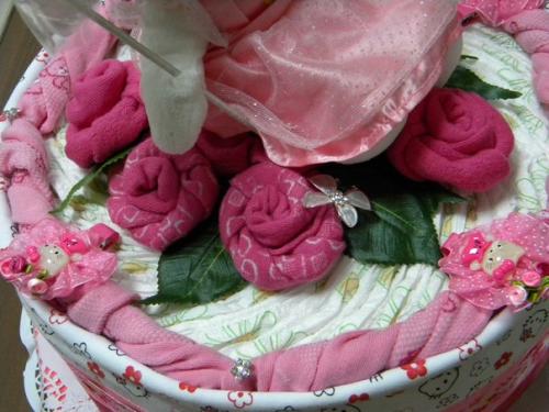 Хочу показать вам еще одно направление в дизайне - подарки из памперсов. 06