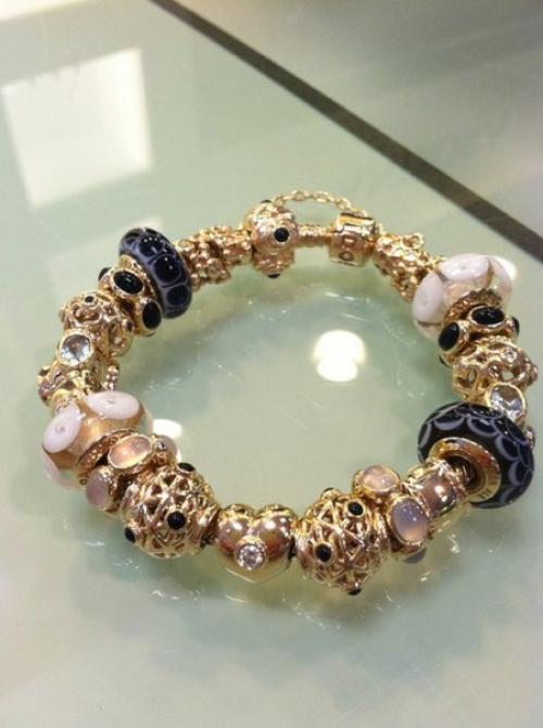 Цвет (цвет солнца), символизирует тепло, солнечный свет, сияние, богатство, красоту, славу, победу, мудрость, опыт. 09