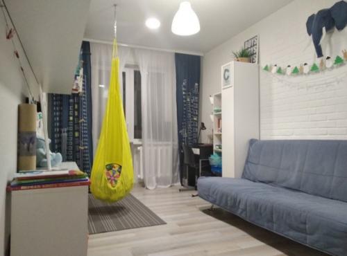 Ремонт этой детской комнаты родители своими руками сделали. 02