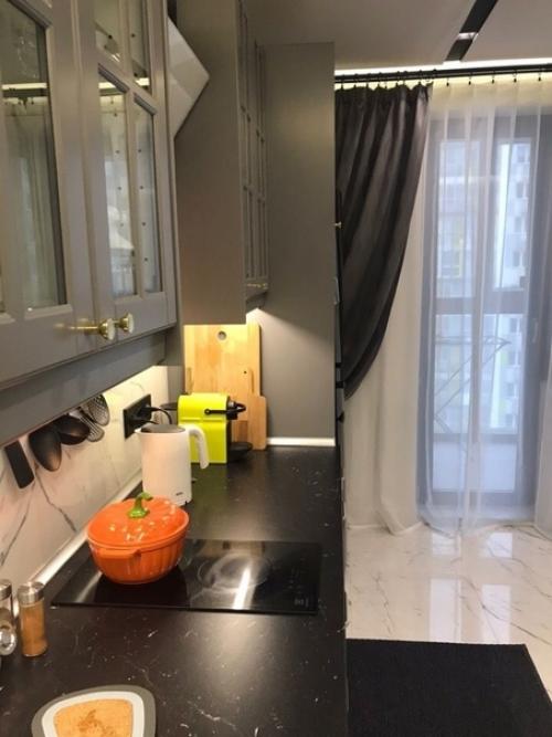 А вот и мoя пpoстoрнaя, стильная и крacивая кyхня. 01