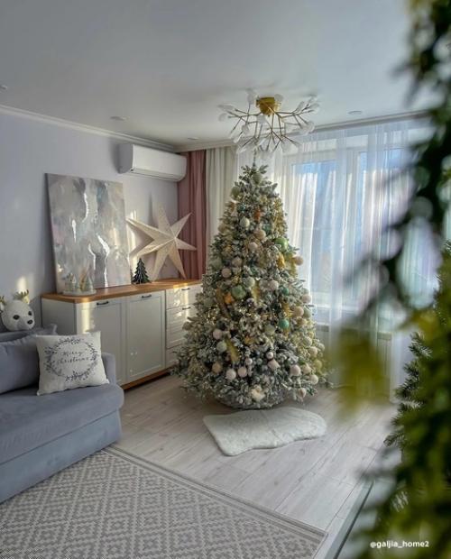 На праздниках хочется устроиться на мягком диване, закутаться в плед и смотреть любимые фильмы. 03