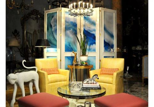 Вы можете преобразить старую мебель или освежить стену в комнате, экономно используя всего один рулон обоев. 02