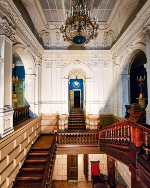 Роскошный московский особняк 19 века с оригинальным интерьером и относительно свободным доступом. 07 Роскошный московский особняк 19 века с оригинальным интерьером и относительно свободным доступом. 07