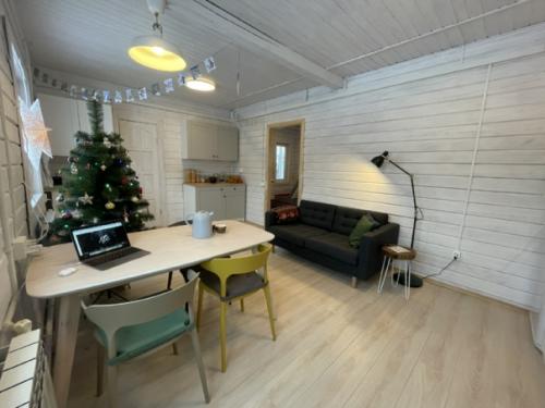 Мы с Дашей себе дом в Подмосковье обустроили. 02