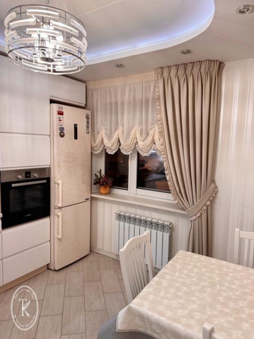 Ванильная кухня.  Именно такой я ее увидела, когда пришла на замер и подбор ткани. 01