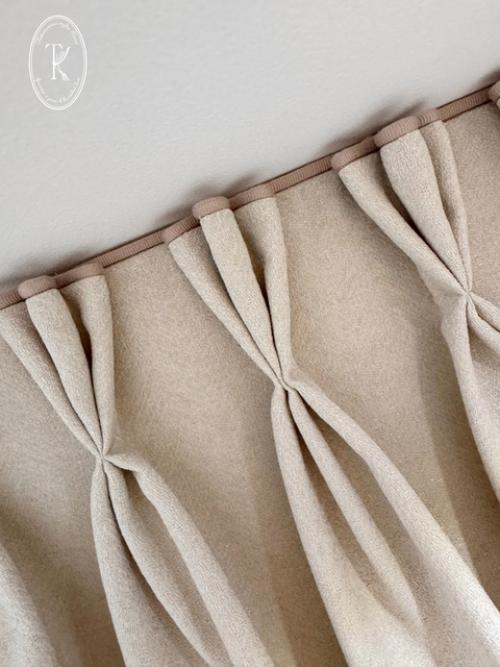 Ванильная кухня.  Именно такой я ее увидела, когда пришла на замер и подбор ткани. 06