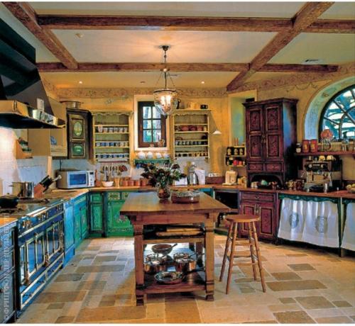 Андрей Кончаловский рассказал нам о своем доме на Николиной горе и самых сильных интерьерных впечатлениях. 02