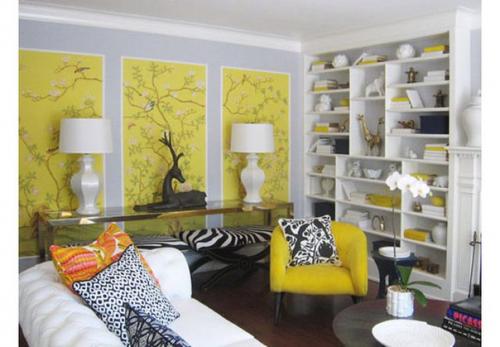 Вы можете преобразить старую мебель или освежить стену в комнате, экономно используя всего один рулон обоев. 01