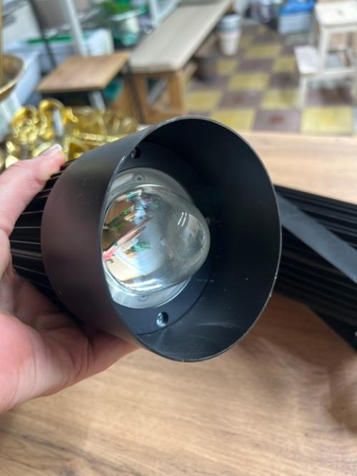 Фитосвет. С фитосветильниками для рассады всё понятно, а как обустроить досвечивание комнатных растений внутри помещения понимают не все. 01