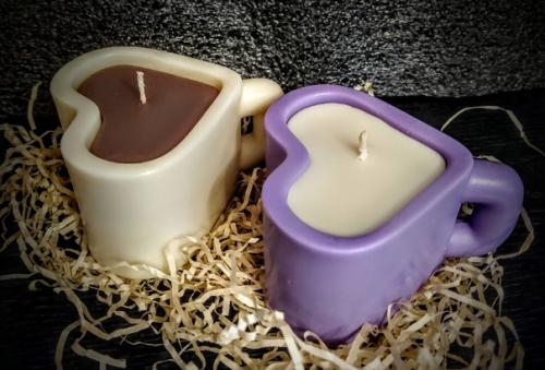 Почти в каждом доме есть свечи, каждый использует её по своему усмотрению. 08