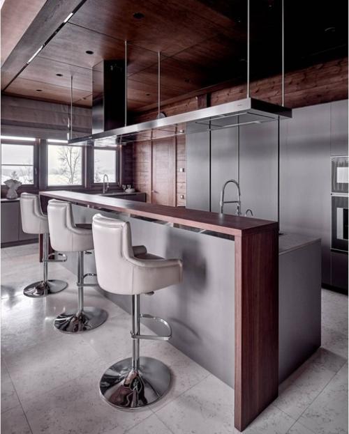 Загородный дом в Перми занял 1 место в рейтинге интерьеров за 2019 год, набравших наибольшую активность среди читателей одного известного журнала. 06