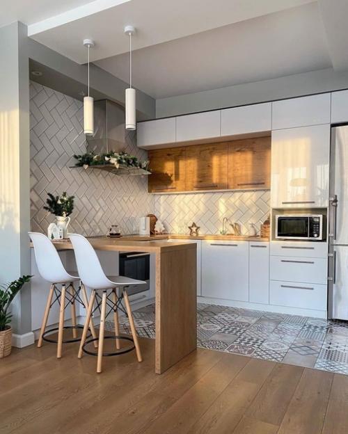 Просторная кухня + обеденная зона. 01