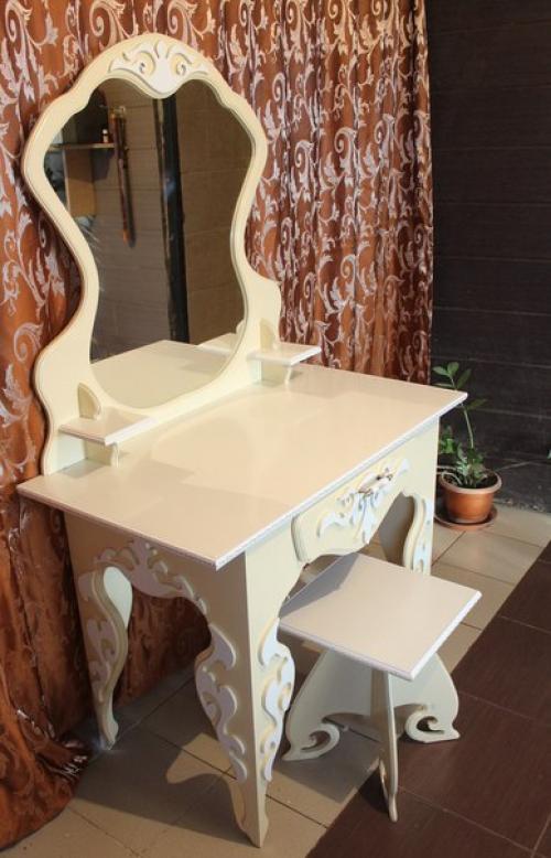 Элегантный туалетный столик ручной роботы, выполненный в классическом стиле. 04