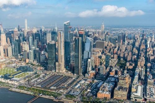 В новом районе Нью-йорка - Hudson Yards открылась бесконечная прогулочная площадка. 05