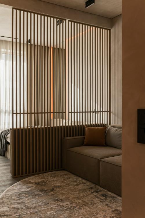 Интерьер построенный на контрастах: светлые поверхности и глубокие акценты, мягкие линии и чёткая геометрия света. 04