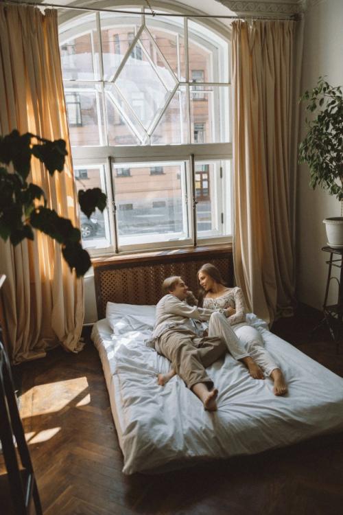 Love Story в винтажной квартире: танцы у торшера и поцелуи в ванной. 07