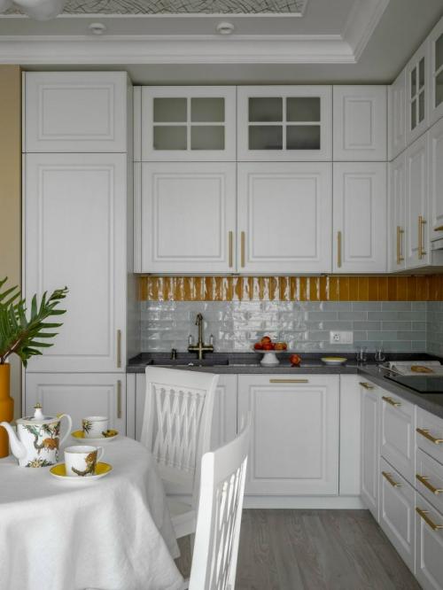 Цветной интерьер для семьи с детьми. 01