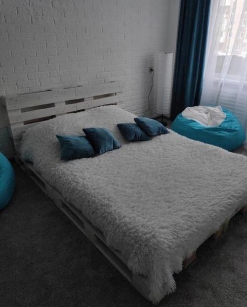 Бюджетный вариант оформления спальни. 03