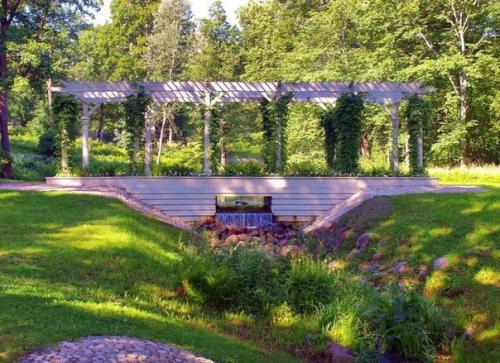 Александри?  Я - дворцово-парковый ансамбль Петергофа, пригорода Санкт-петербурга. 01