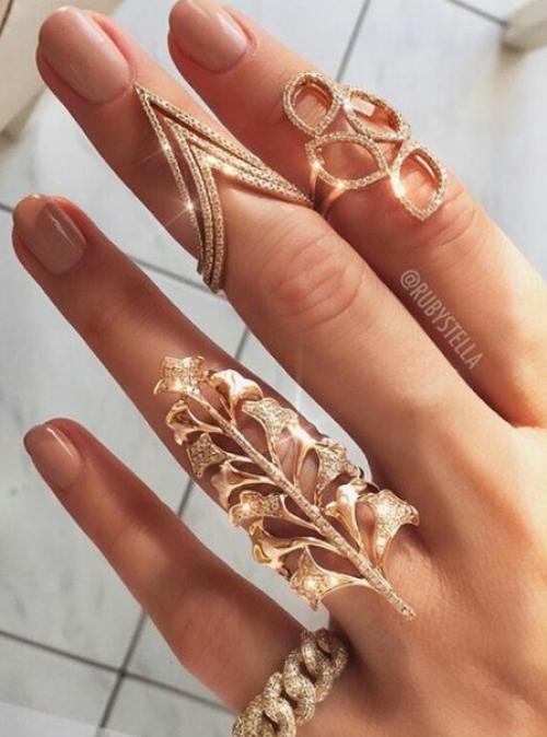 Цвет (цвет солнца), символизирует тепло, солнечный свет, сияние, богатство, красоту, славу, победу, мудрость, опыт. 04