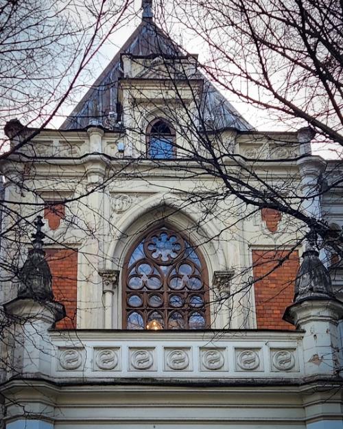 Роскошный московский особняк 19 века с оригинальным интерьером и относительно свободным доступом. 01 Роскошный московский особняк 19 века с оригинальным интерьером и относительно свободным доступом. 01