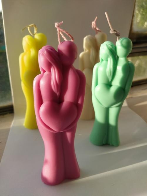 Почти в каждом доме есть свечи, каждый использует её по своему усмотрению. 03