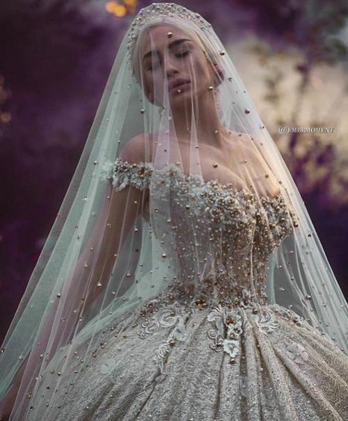 Цвет (цвет солнца), символизирует тепло, солнечный свет, сияние, богатство, красоту, славу, победу, мудрость, опыт. 05