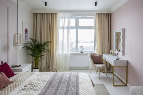 Это стандартная евродвушка с большой кухней - гостиной, спальней, ванной и кладовой. 04