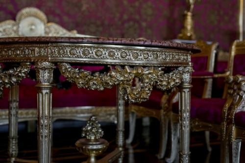 Красная гостиная.  Красная императорская гостиная центром парадной анфилады является. 01