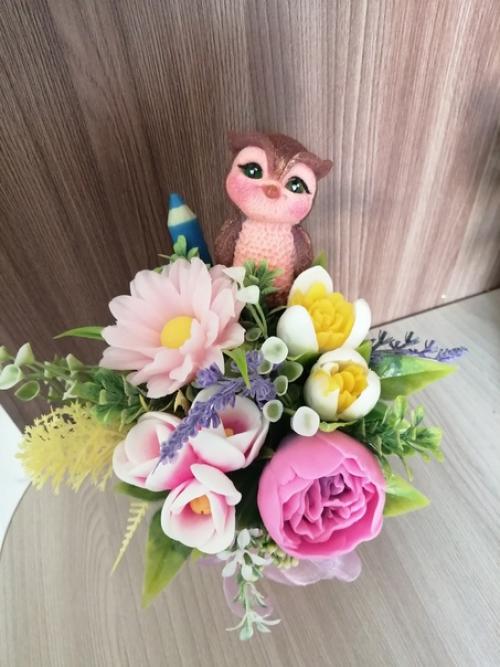 Хочу рассказать о том, как используют букеты и композиции с фигурками из мыла: 07