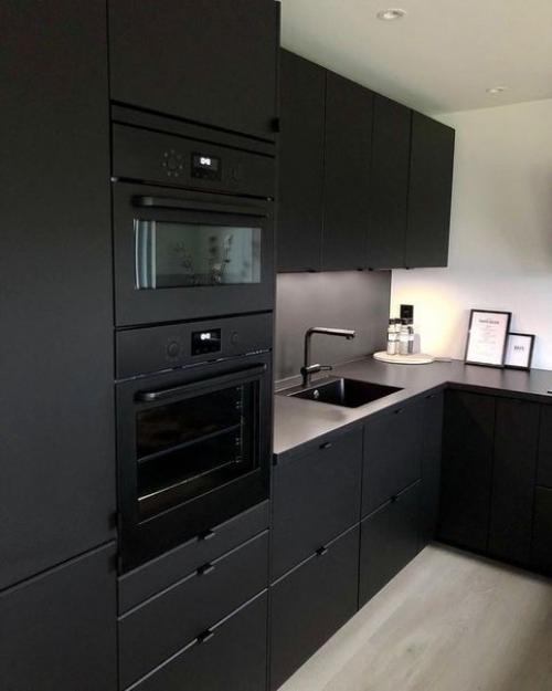 Peшила похвастаться своей стильной кухней. 01