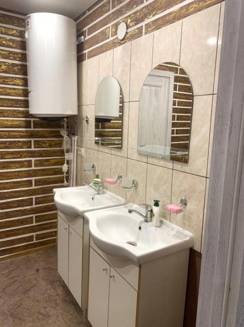 Реклама. Добро пожаловать в нашу гостиницу, где вы сможете сохранить тепло и уют домашней обстановки. 05