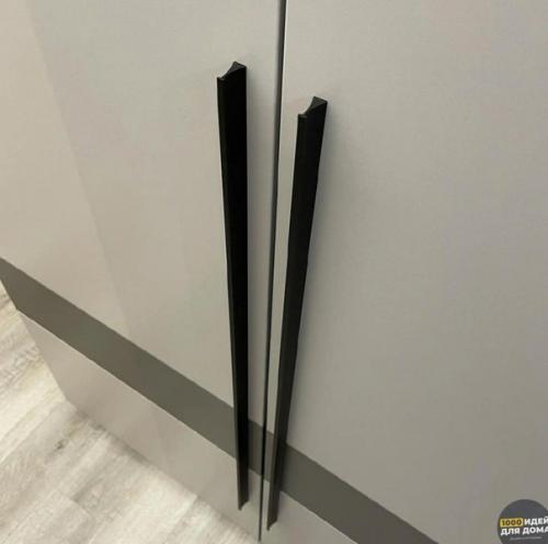 Интерьер прихожей. С вместительным шкафом. 02