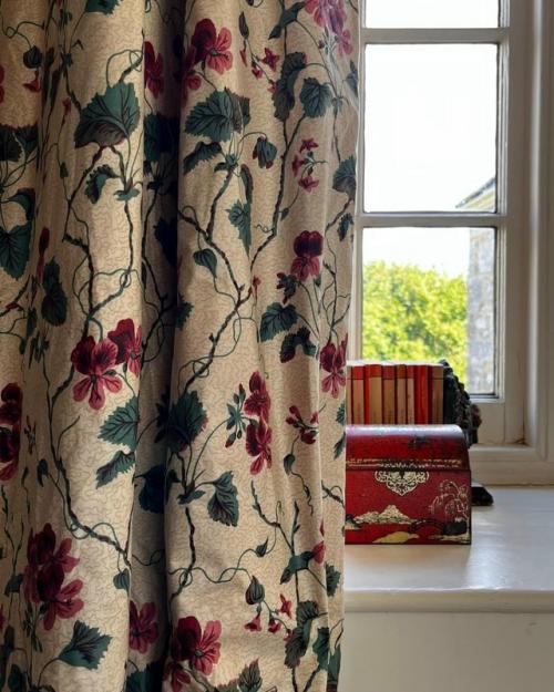 Таким образом, если хочется перемен в интерьере, но нет такой возможности, можно ограничиться заменой лишь самых заметных деталей. 06