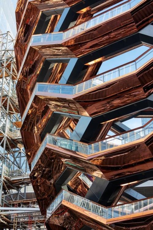 В новом районе Нью-йорка - Hudson Yards открылась бесконечная прогулочная площадка. 03