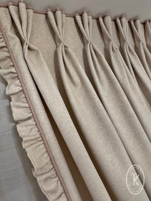 Ванильная кухня.  Именно такой я ее увидела, когда пришла на замер и подбор ткани. 05