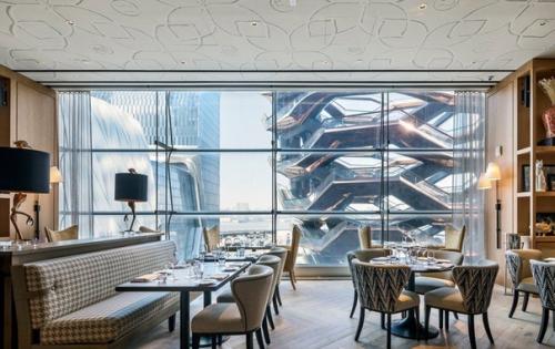 В новом районе Нью-йорка - Hudson Yards открылась бесконечная прогулочная площадка. 04