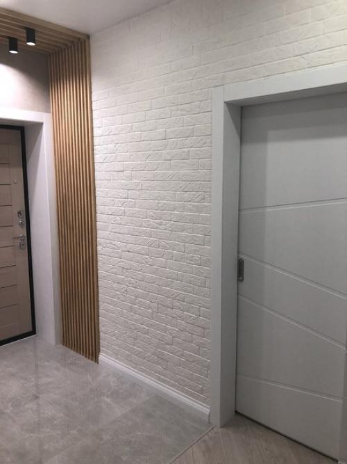 Квартира начинается с прихожей, сделали ремонт по последней моде так сказать. 01